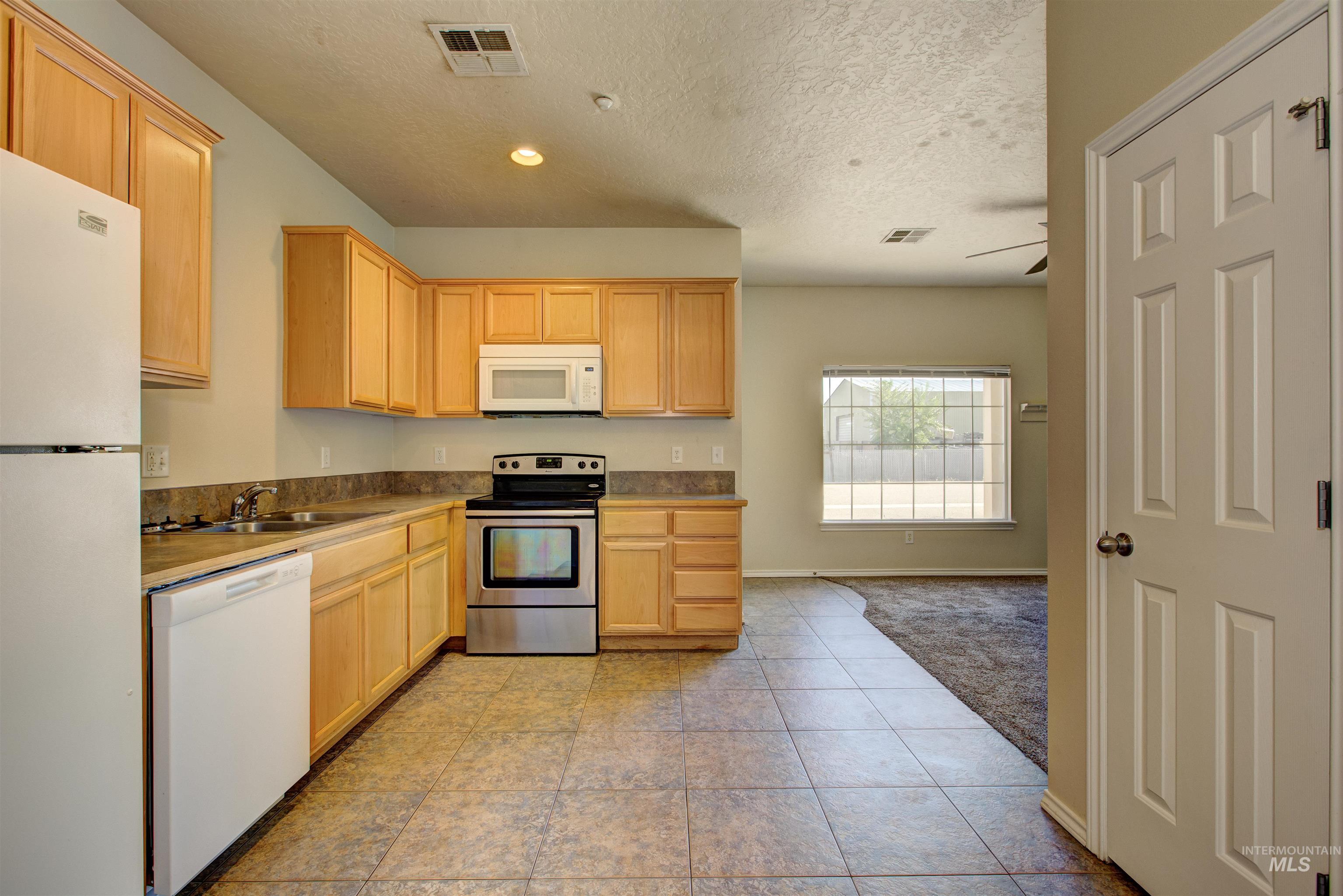 727 N Stampede Ct., Nampa, Idaho 83687, 3 Bedrooms, 1.5 Bathrooms, Residential Income For Sale, Price $719,900,MLS 98997545
