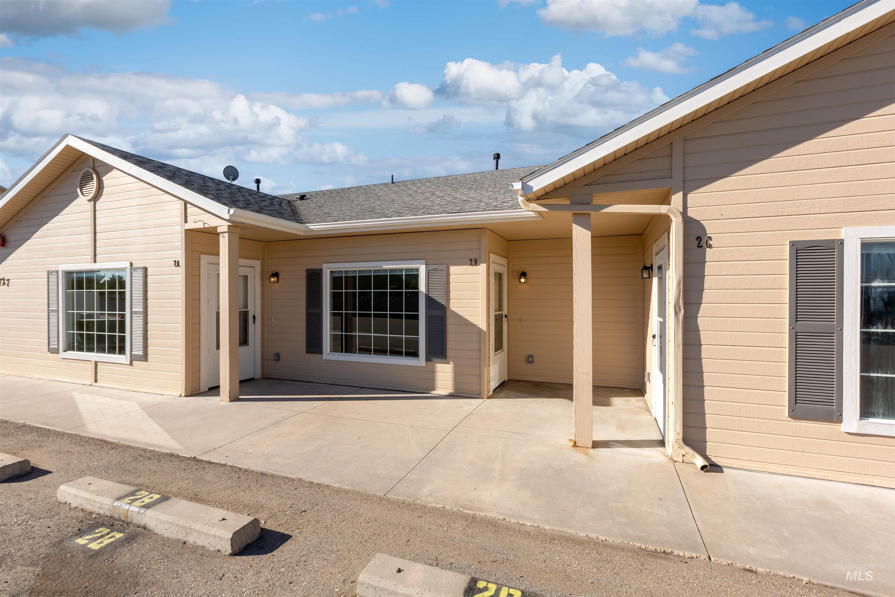 727 N Stampede Ct., Nampa, Idaho 83687, 3 Bedrooms, 1.5 Bathrooms, Residential Income For Sale, Price $719,900,MLS 98997545