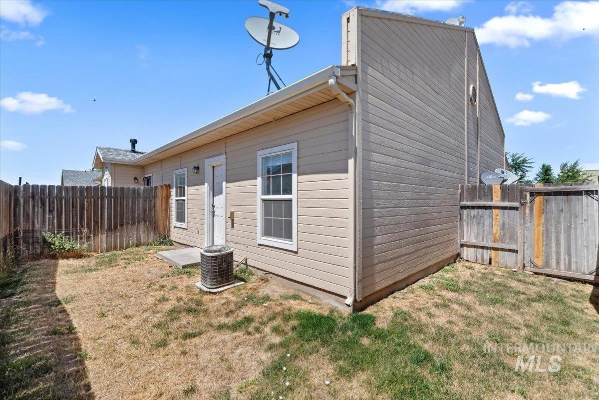 727 N Stampede Ct., Nampa, Idaho 83687, 3 Bedrooms, 1.5 Bathrooms, Residential Income For Sale, Price $719,900,MLS 98997545