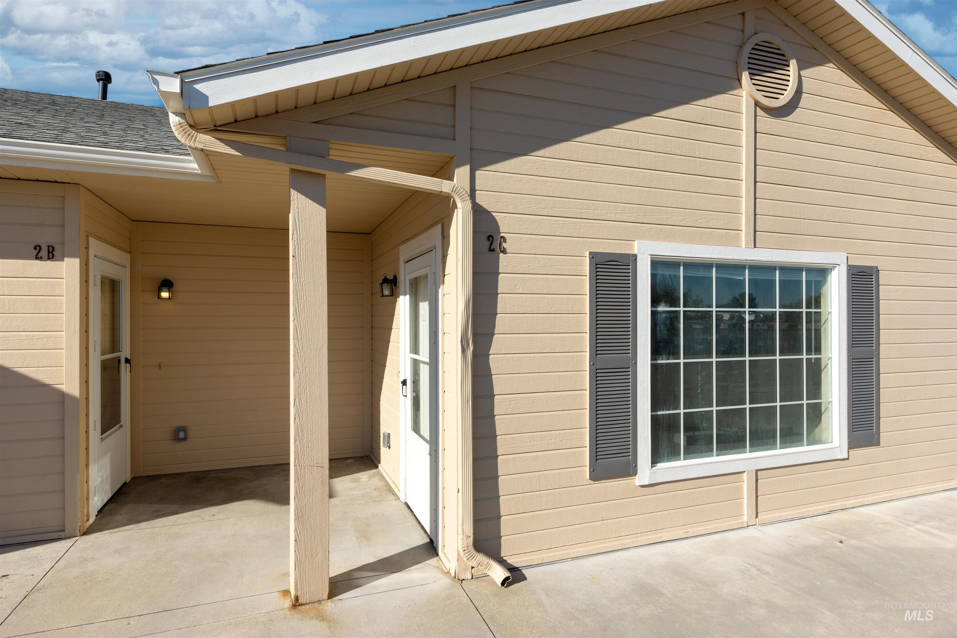 727 N Stampede Ct., Nampa, Idaho 83687, 3 Bedrooms, 1.5 Bathrooms, Residential Income For Sale, Price $719,900,MLS 98997545