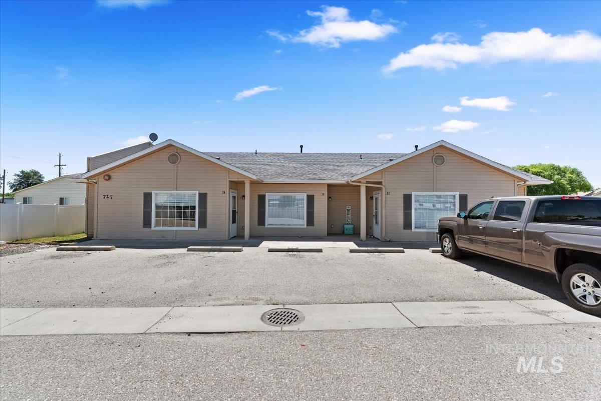 727 N Stampede Ct., Nampa, Idaho 83687, 3 Bedrooms, 1.5 Bathrooms, Residential Income For Sale, Price $719,900,MLS 98997545
