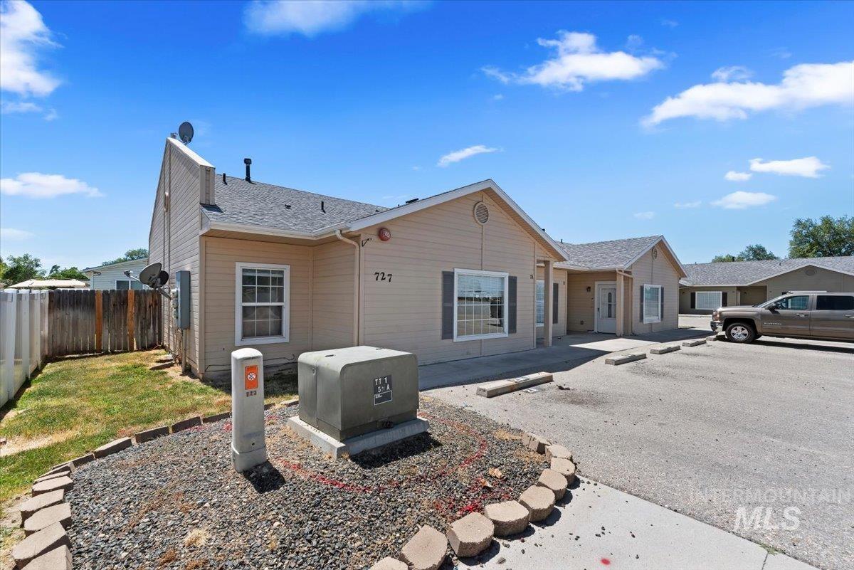727 N Stampede Ct., Nampa, Idaho 83687, 3 Bedrooms, 1.5 Bathrooms, Residential Income For Sale, Price $719,900,MLS 98997545