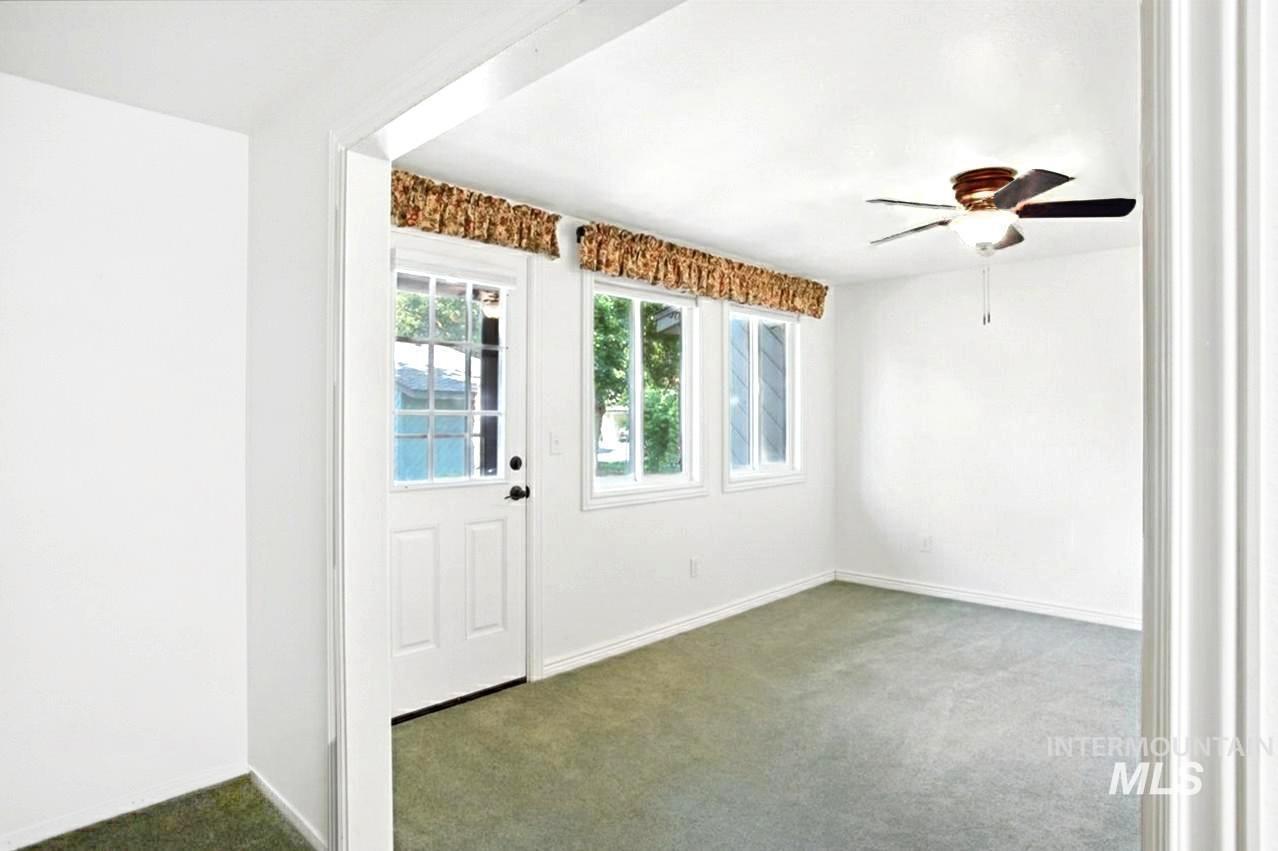 980 N Camelot Dr, Boise, Idaho 83704, 2 Bedrooms, 1.5 Bathrooms, Residential For Sale, Price $370,000,MLS 98997548