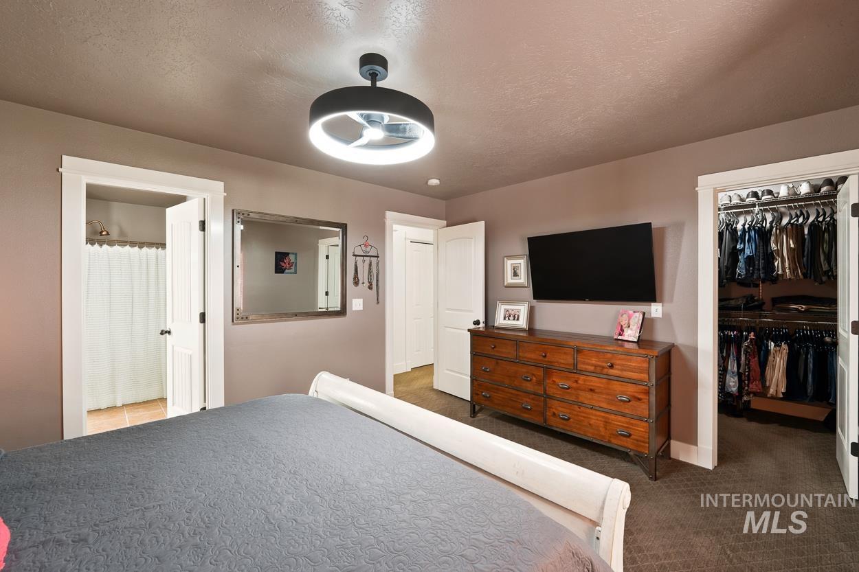 2515 Autumncrest St, Caldwell, Idaho 83607, 3 Bedrooms, 2.5 Bathrooms, Residential For Sale, Price $399,900, 98997553