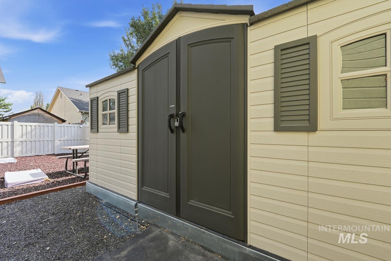 2515 Autumncrest St, Caldwell, Idaho 83607, 3 Bedrooms, 2.5 Bathrooms, Residential For Sale, Price $399,900, 98997553