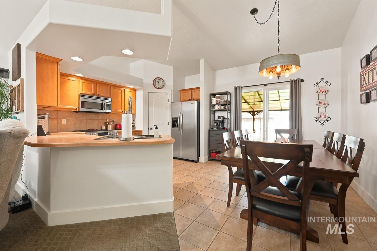 2515 Autumncrest St, Caldwell, Idaho 83607, 3 Bedrooms, 2.5 Bathrooms, Residential For Sale, Price $399,900, 98997553