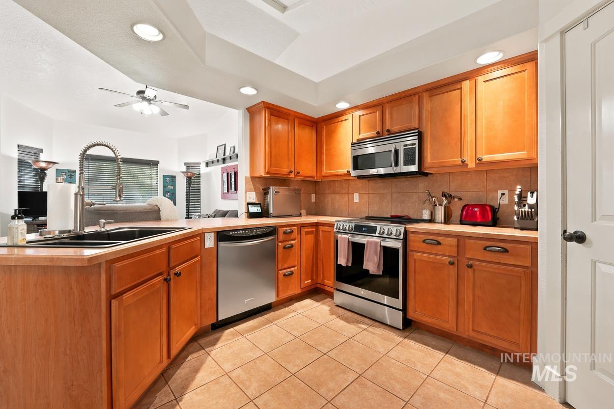 2515 Autumncrest St, Caldwell, Idaho 83607, 3 Bedrooms, 2.5 Bathrooms, Residential For Sale, Price $399,900, 98997553