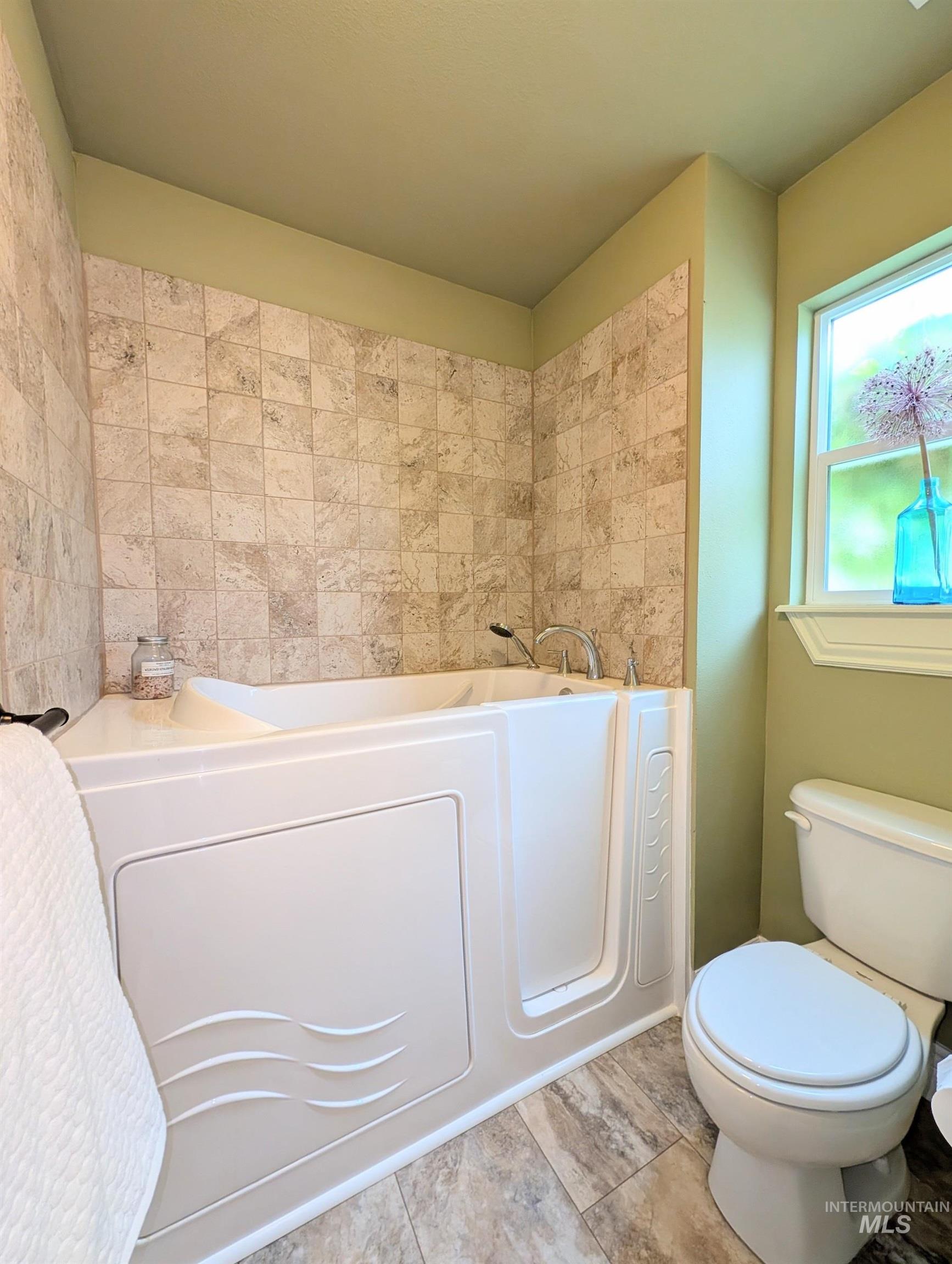 13379 N 8th, Boise, Idaho 83714, 3 Bedrooms, 2 Bathrooms, Residential For Sale, Price $599,000, 98997557