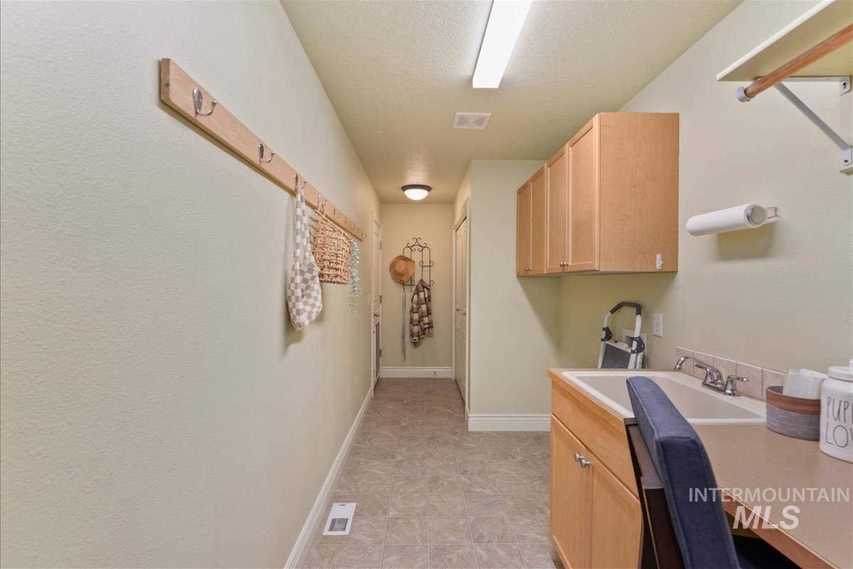 13379 N 8th, Boise, Idaho 83714, 3 Bedrooms, 2 Bathrooms, Residential For Sale, Price $599,000, 98997557