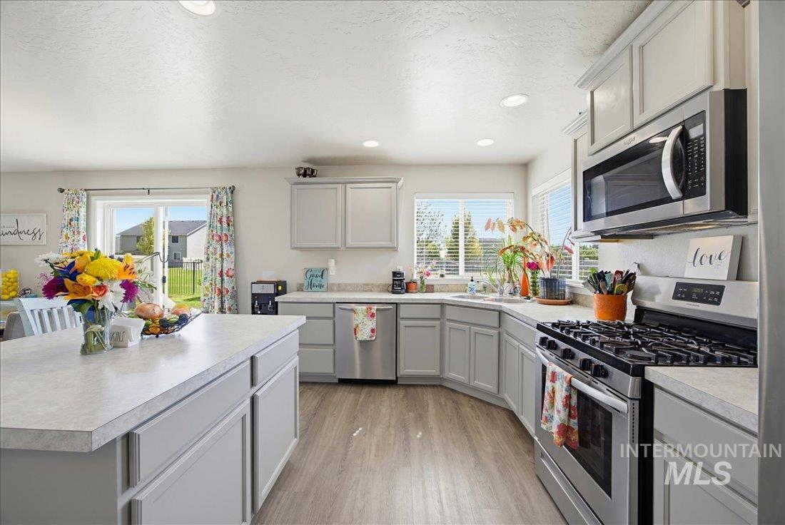 8132 S Red Shine Ave, Boise, Idaho 83709, 4 Bedrooms, 2.5 Bathrooms, Residential For Sale, Price $499,900,MLS 98997560