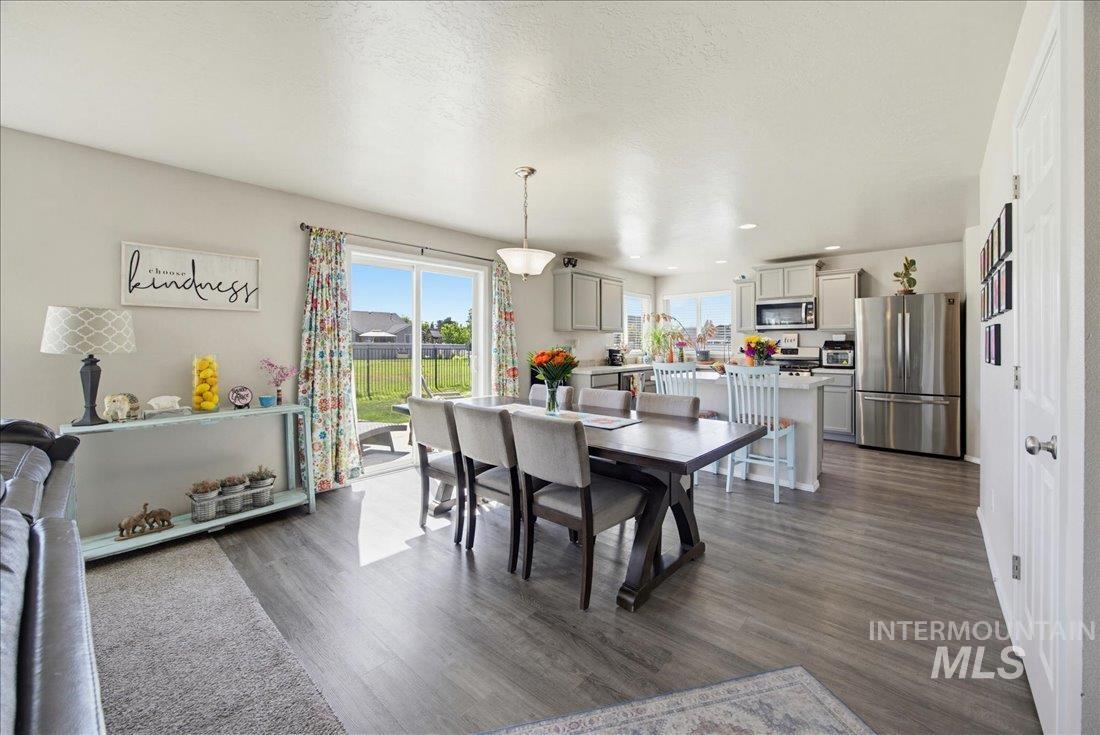 8132 S Red Shine Ave, Boise, Idaho 83709, 4 Bedrooms, 2.5 Bathrooms, Residential For Sale, Price $499,900,MLS 98997560