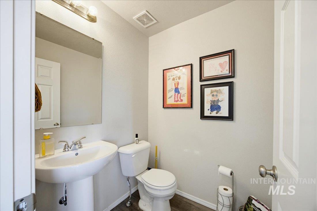 8132 S Red Shine Ave, Boise, Idaho 83709, 4 Bedrooms, 2.5 Bathrooms, Residential For Sale, Price $499,900,MLS 98997560