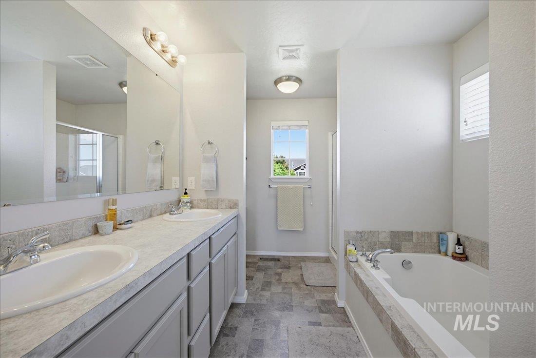 8132 S Red Shine Ave, Boise, Idaho 83709, 4 Bedrooms, 2.5 Bathrooms, Residential For Sale, Price $499,900,MLS 98997560