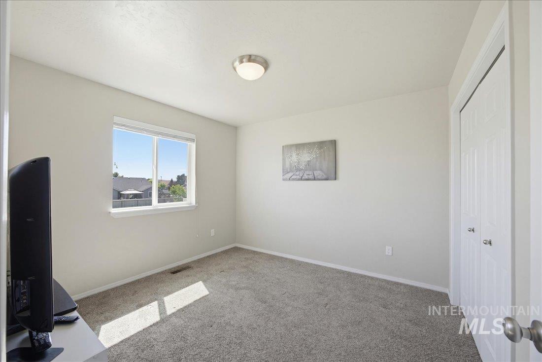 8132 S Red Shine Ave, Boise, Idaho 83709, 4 Bedrooms, 2.5 Bathrooms, Residential For Sale, Price $499,900,MLS 98997560