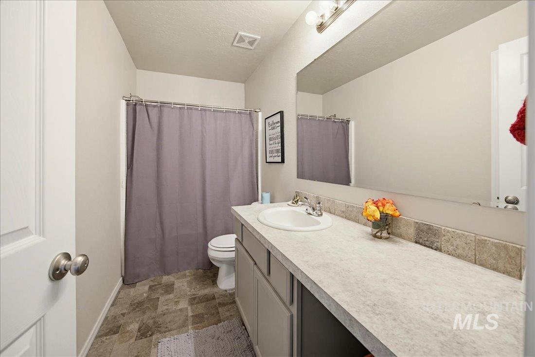 8132 S Red Shine Ave, Boise, Idaho 83709, 4 Bedrooms, 2.5 Bathrooms, Residential For Sale, Price $499,900,MLS 98997560