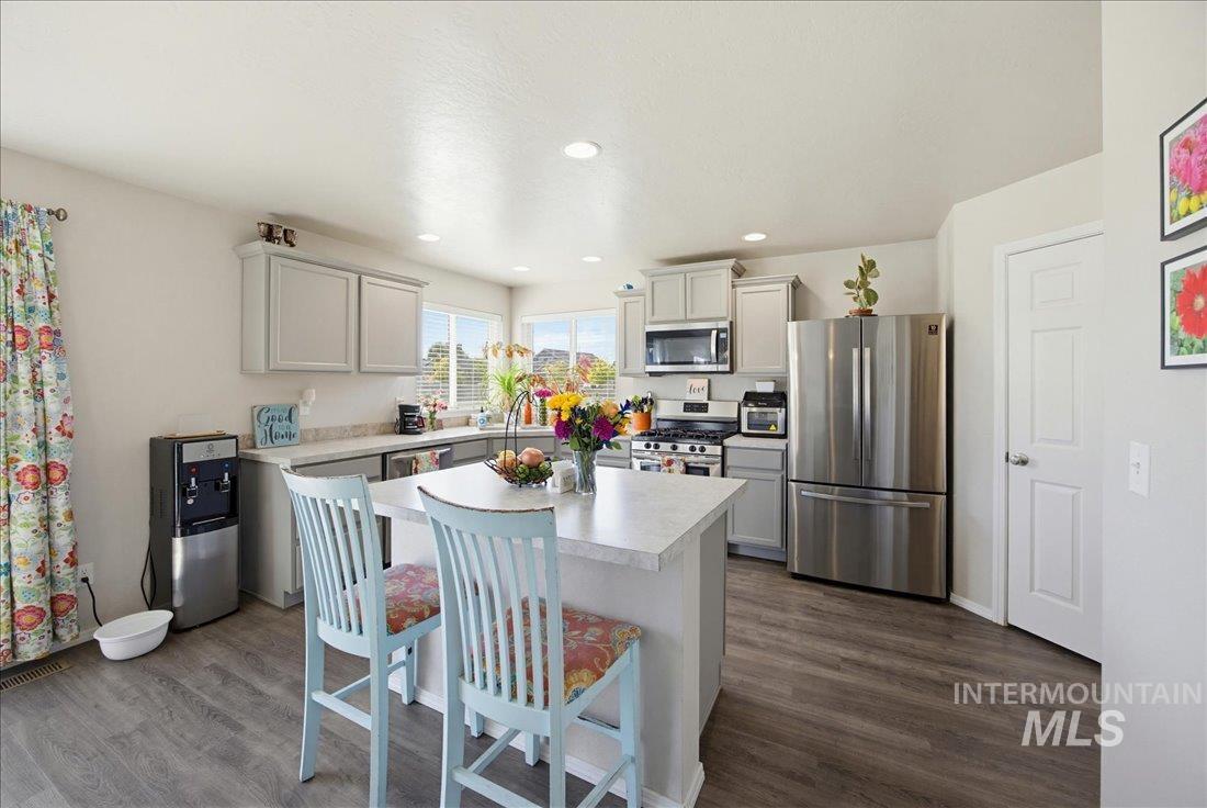 8132 S Red Shine Ave, Boise, Idaho 83709, 4 Bedrooms, 2.5 Bathrooms, Residential For Sale, Price $499,900,MLS 98997560