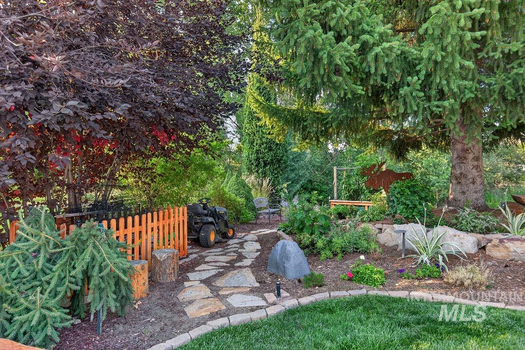 5088 W Hidden Springs Drive, Boise, Idaho 83714, 3 Bedrooms, 2.5 Bathrooms, Residential For Sale, Price $1,150,000, 98997564