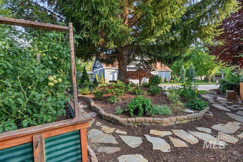 5088 W Hidden Springs Drive, Boise, Idaho 83714, 3 Bedrooms, 2.5 Bathrooms, Residential For Sale, Price $1,150,000, 98997564