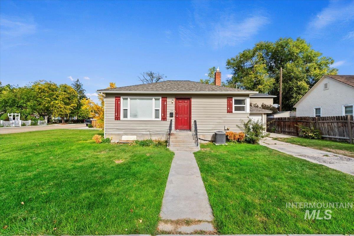 1104 E Dewey Avenue, Nampa, Idaho 83686, 2 Bedrooms, 1 Bathroom, Residential For Sale, Price $349,900,MLS 98997565