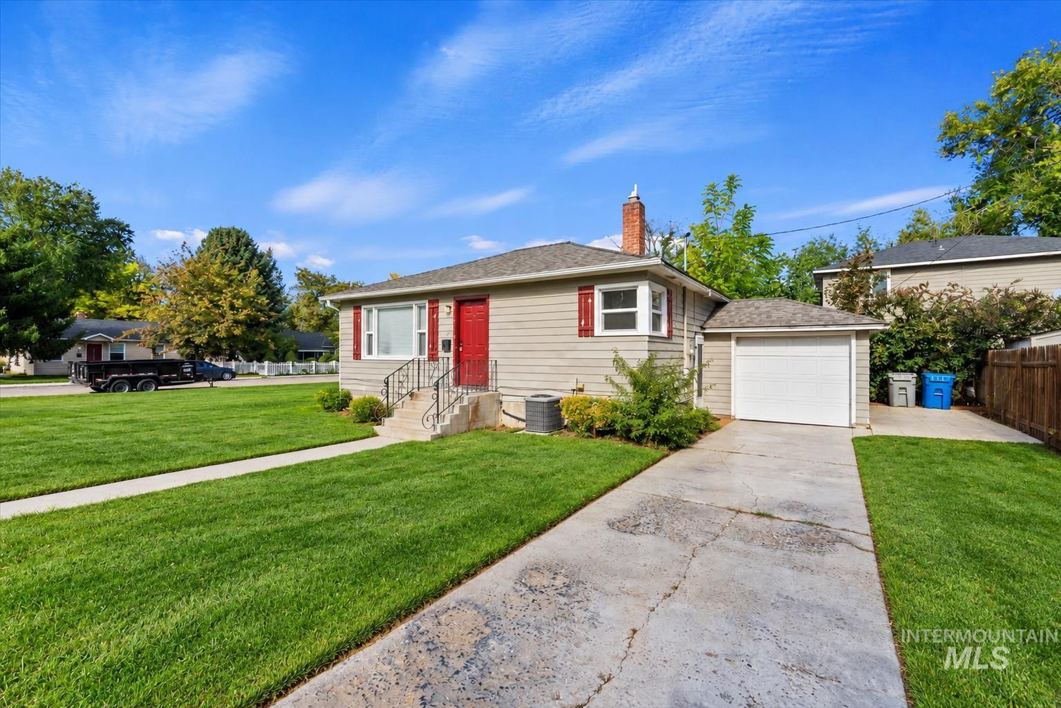 1104 E Dewey Avenue, Nampa, Idaho 83686, 2 Bedrooms, 1 Bathroom, Residential For Sale, Price $305,000,MLS 98997565