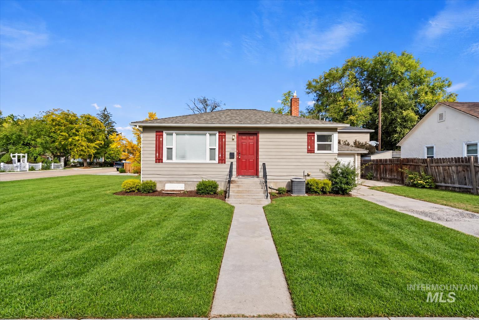 1104 E Dewey, Nampa, Idaho 83686, 2 Bedrooms, 1 Bathroom, Residential Income For Sale, Price $339,900,MLS 98997567