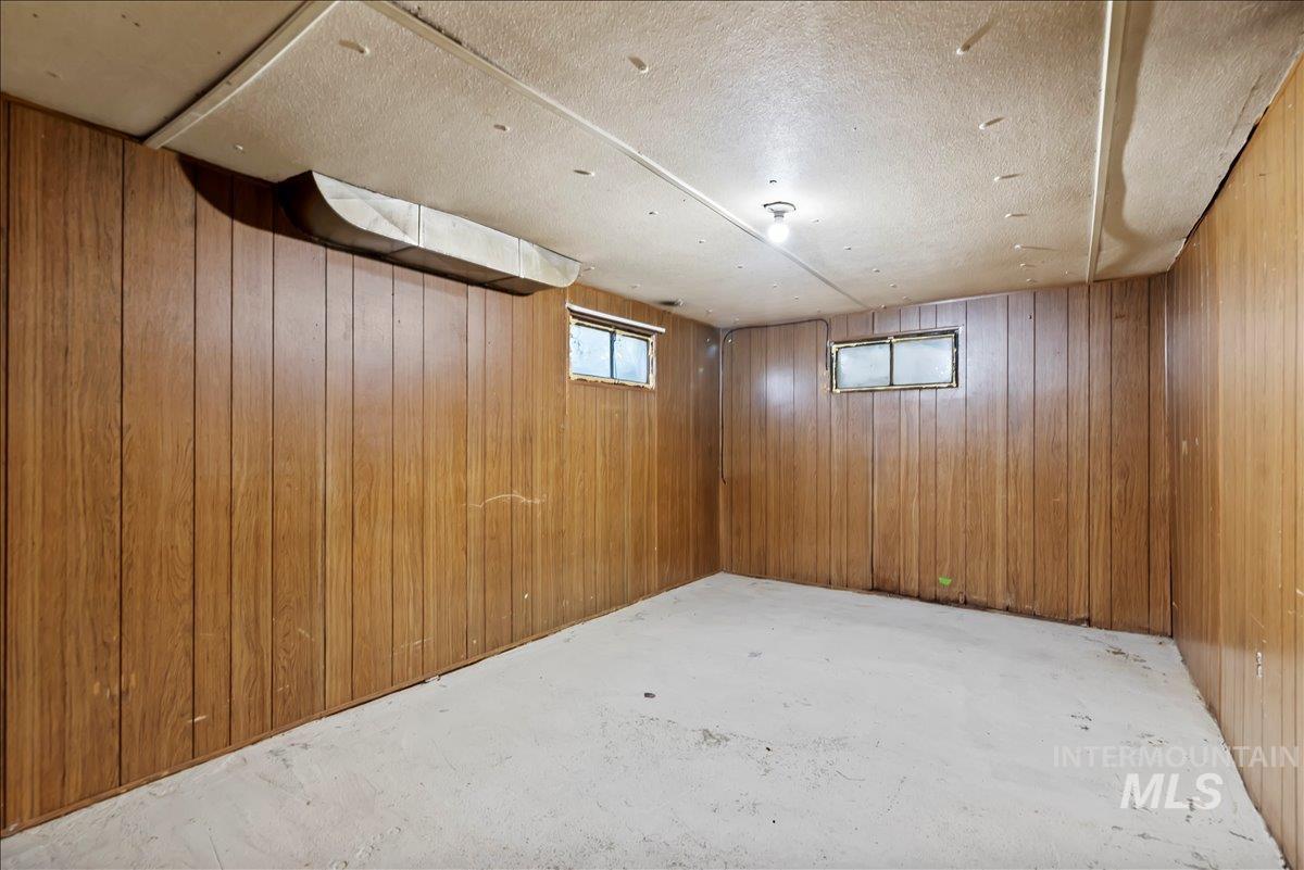 1104 E Dewey, Nampa, Idaho 83686, 2 Bedrooms, 1 Bathroom, Residential Income For Sale, Price $349,900,MLS 98997567