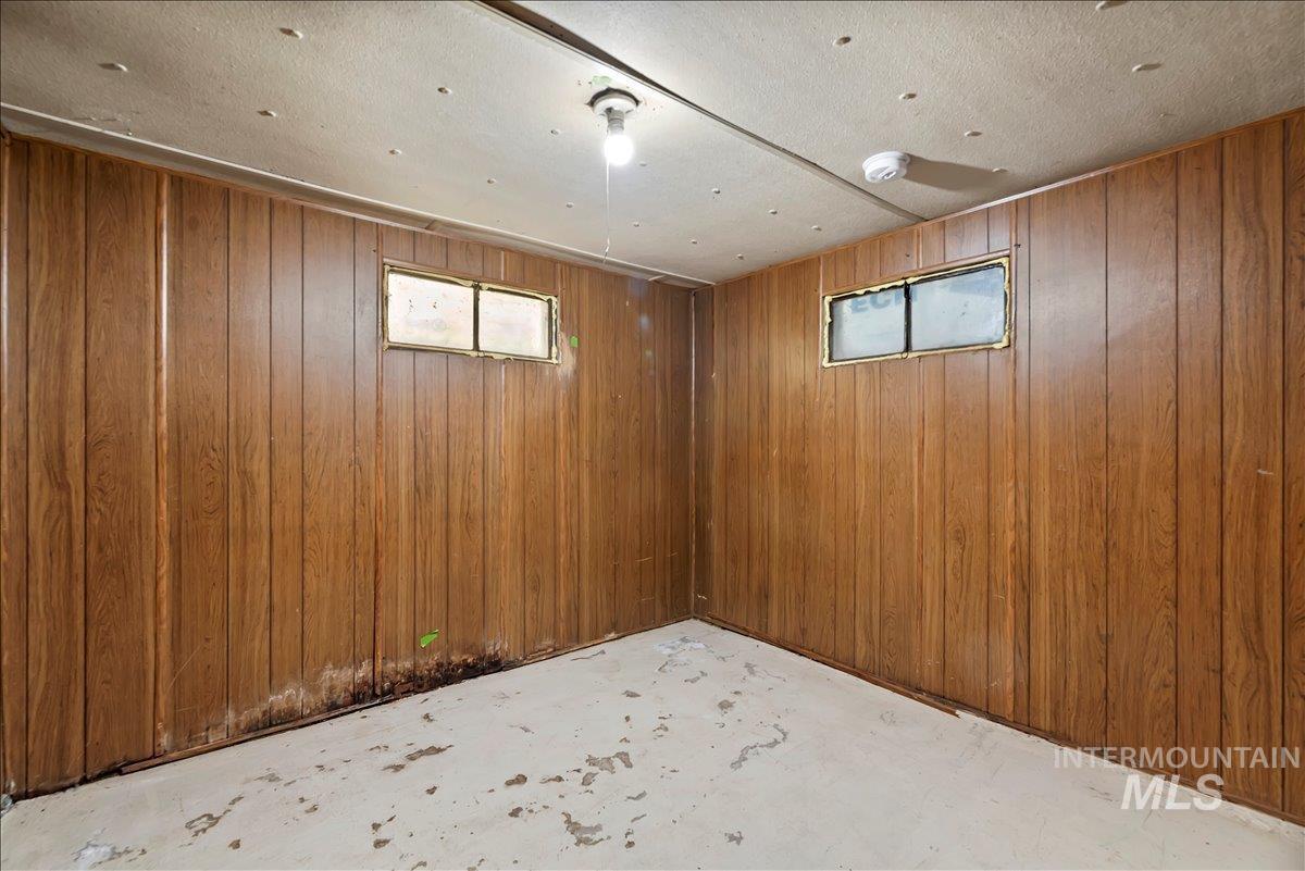 1104 E Dewey, Nampa, Idaho 83686, 2 Bedrooms, 1 Bathroom, Residential Income For Sale, Price $349,900,MLS 98997567