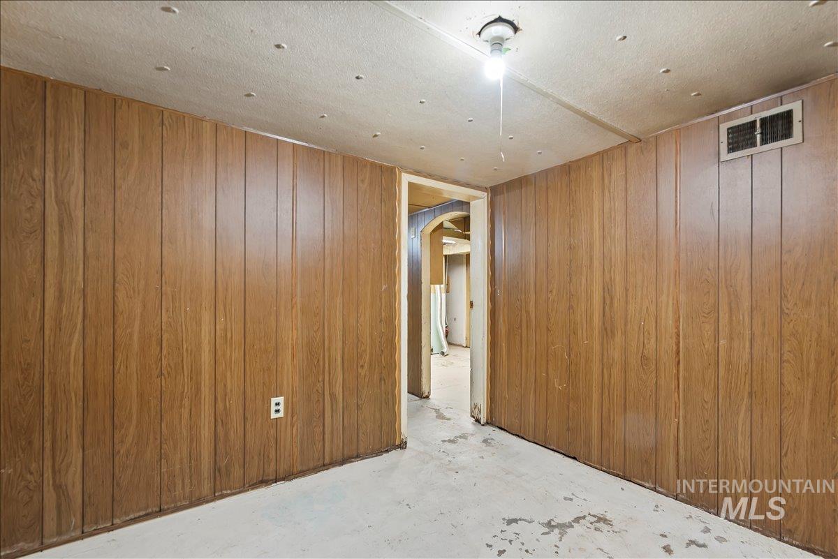 1104 E Dewey, Nampa, Idaho 83686, 2 Bedrooms, 1 Bathroom, Residential Income For Sale, Price $349,900,MLS 98997567