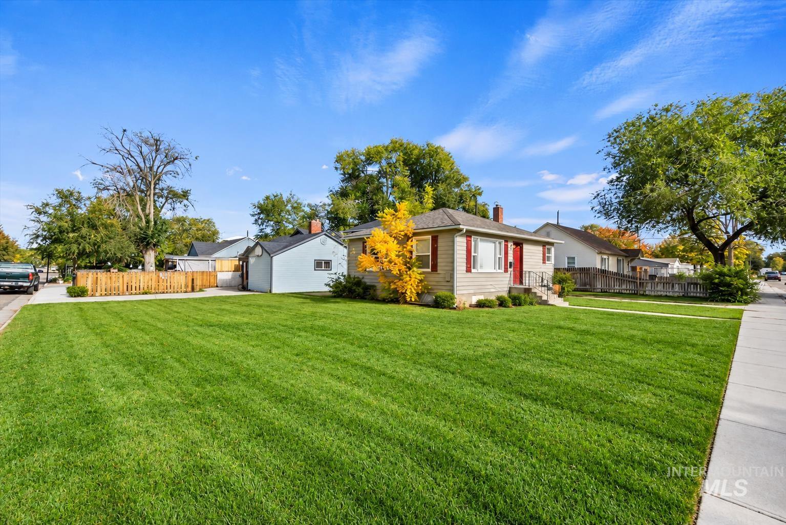 1104 E Dewey, Nampa, Idaho 83686, 2 Bedrooms, 1 Bathroom, Residential Income For Sale, Price $339,900,MLS 98997567