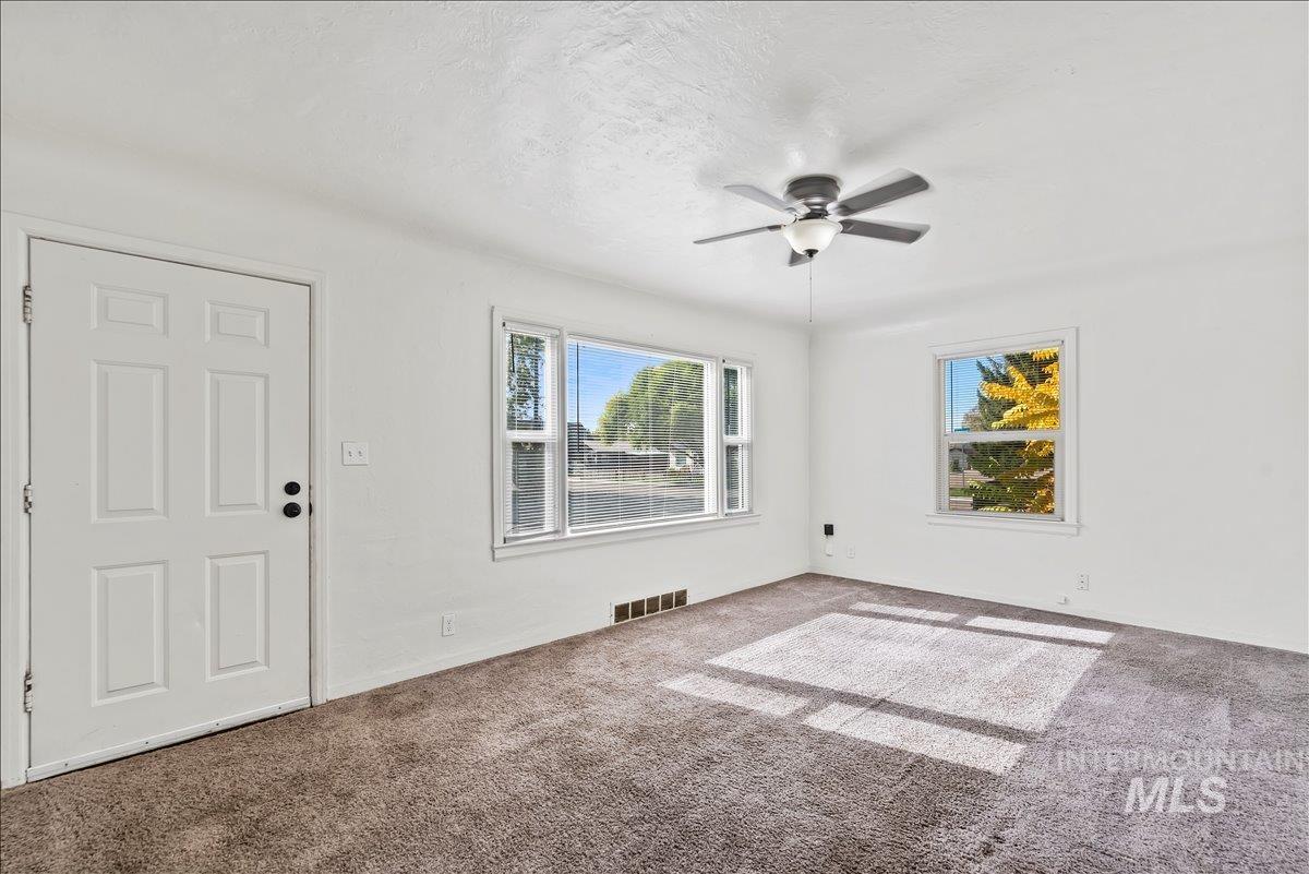 1104 E Dewey, Nampa, Idaho 83686, 2 Bedrooms, 1 Bathroom, Residential Income For Sale, Price $349,900,MLS 98997567