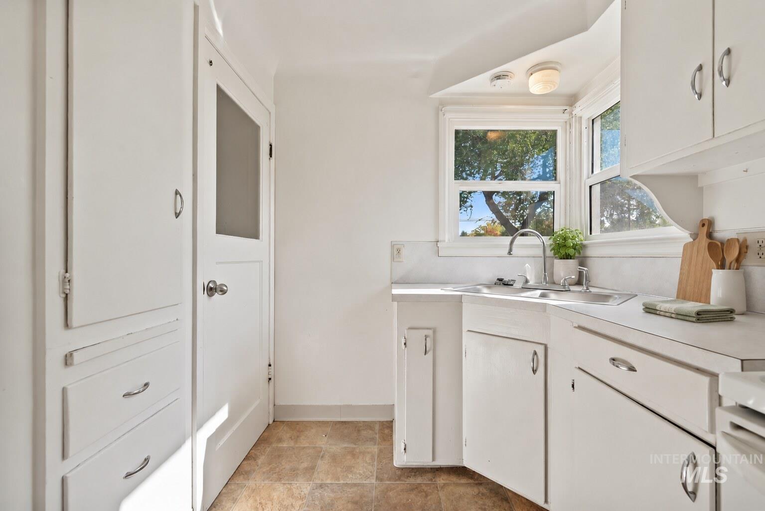 1104 E Dewey, Nampa, Idaho 83686, 2 Bedrooms, 1 Bathroom, Residential Income For Sale, Price $339,900,MLS 98997567