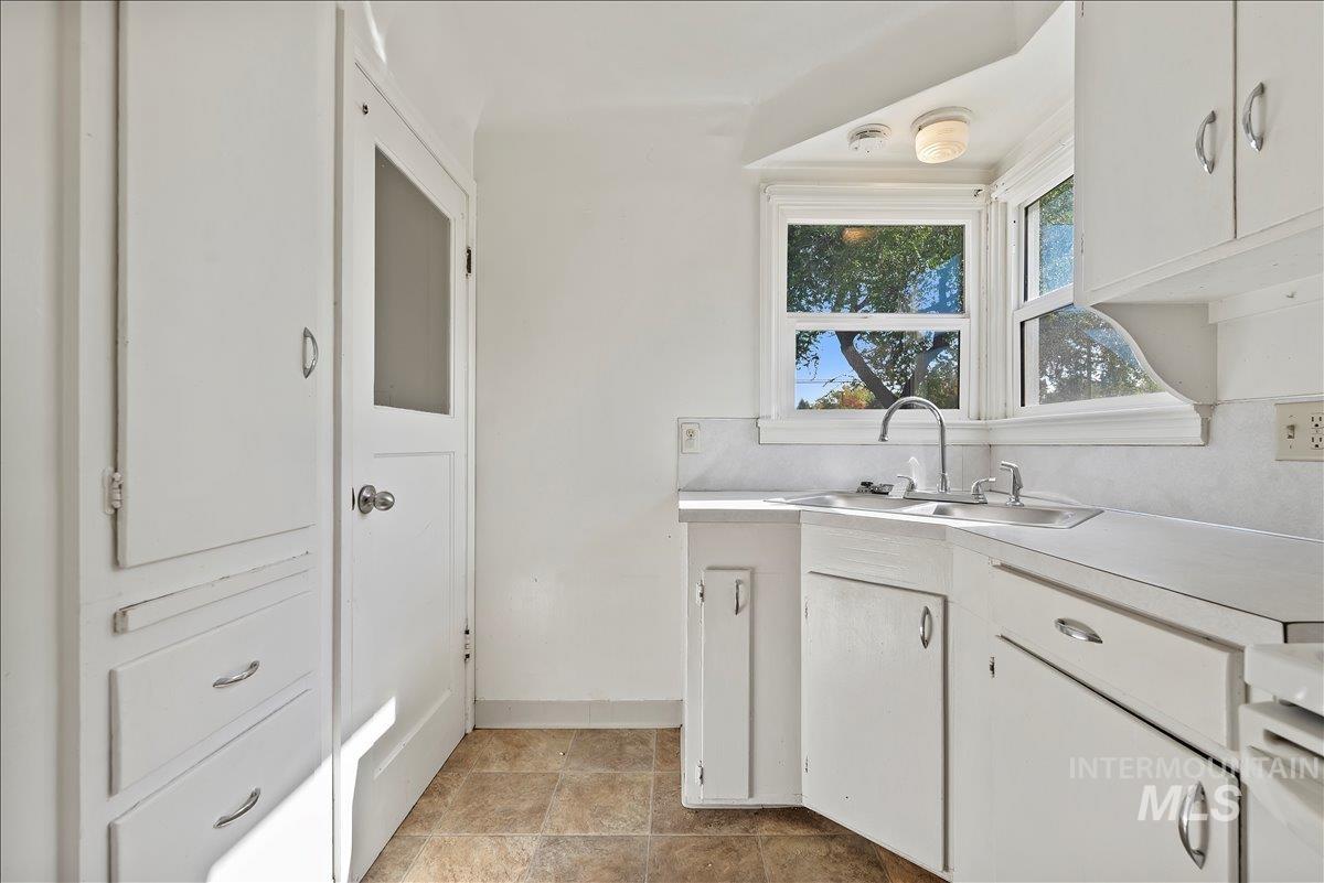 1104 E Dewey, Nampa, Idaho 83686, 2 Bedrooms, 1 Bathroom, Residential Income For Sale, Price $349,900,MLS 98997567