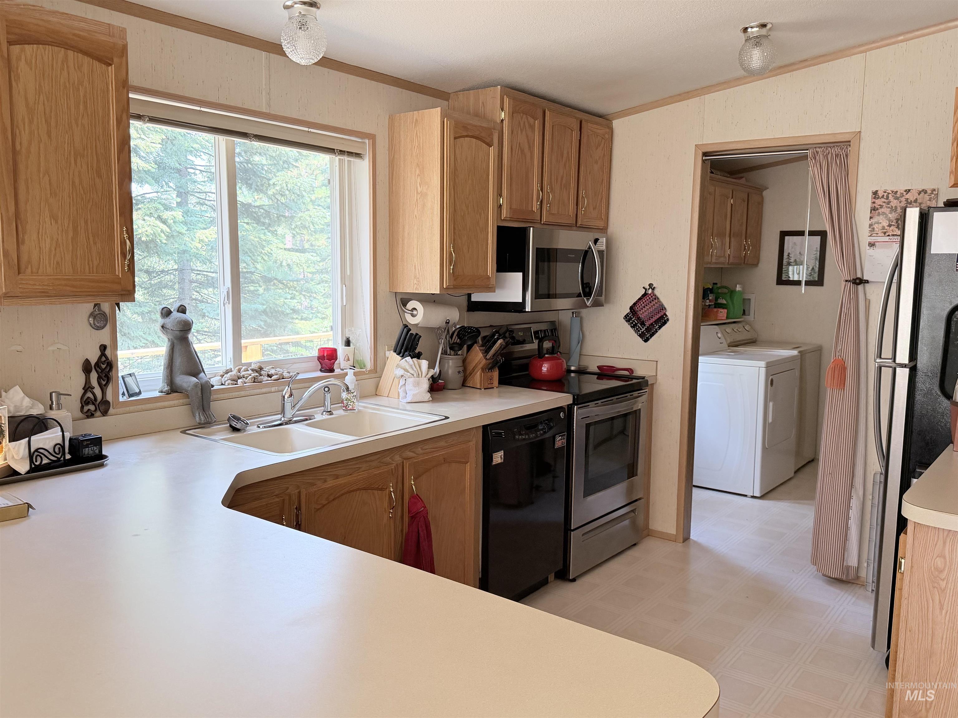 2 Snowbird Ln, Garden Valley, Idaho 83622, 3 Bedrooms, 2 Bathrooms, Residential For Sale, Price $424,000,MLS 98997569