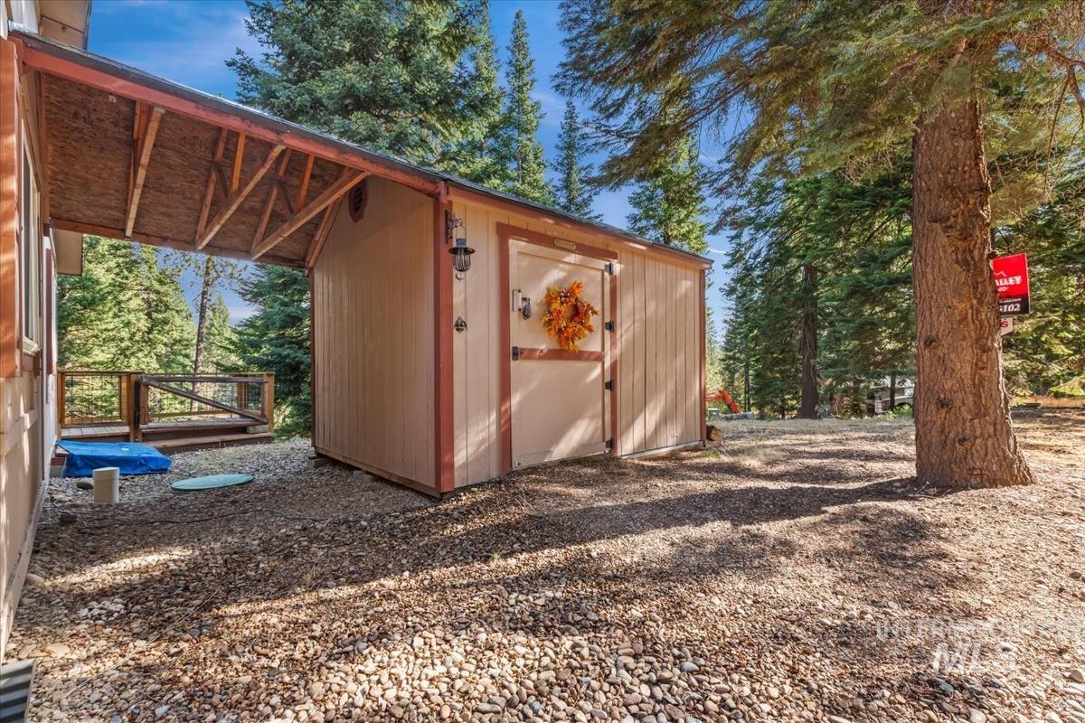 2 Snowbird Ln, Garden Valley, Idaho 83622, 3 Bedrooms, 2 Bathrooms, Residential For Sale, Price $424,000,MLS 98997569