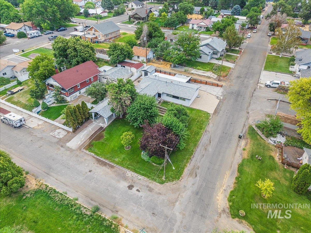 289 W Arthur, Glenns Ferry, Idaho 83623, 4 Bedrooms, 2 Bathrooms, Residential For Sale, Price $350,000, 98997576