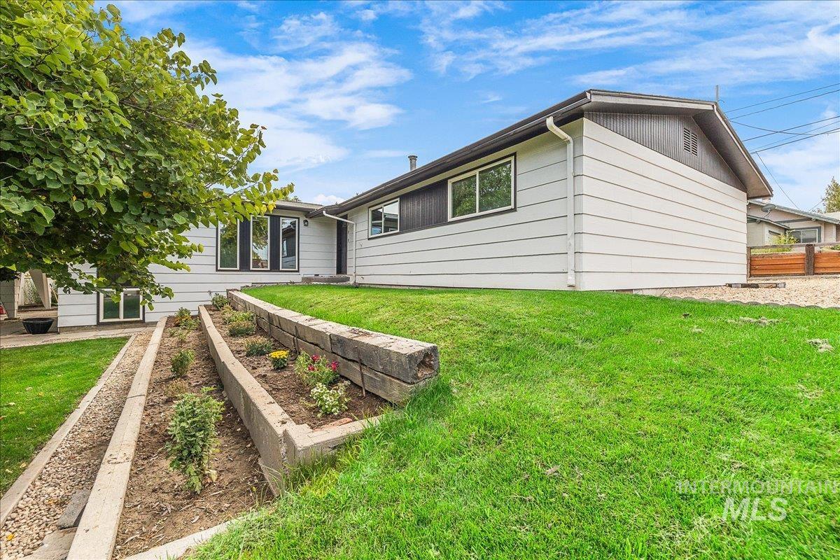 289 W Arthur, Glenns Ferry, Idaho 83623, 4 Bedrooms, 2 Bathrooms, Residential For Sale, Price $350,000, 98997576