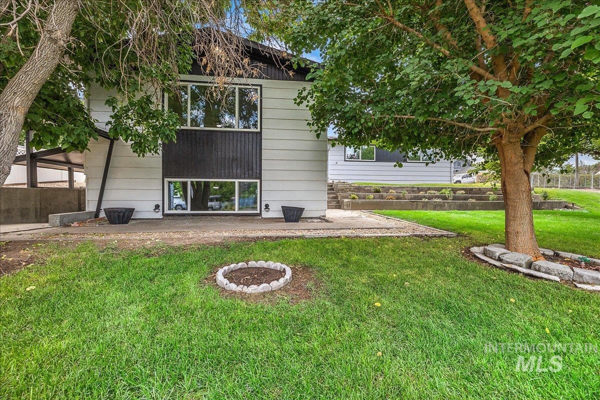 289 W Arthur, Glenns Ferry, Idaho 83623, 4 Bedrooms, 2 Bathrooms, Residential For Sale, Price $350,000, 98997576