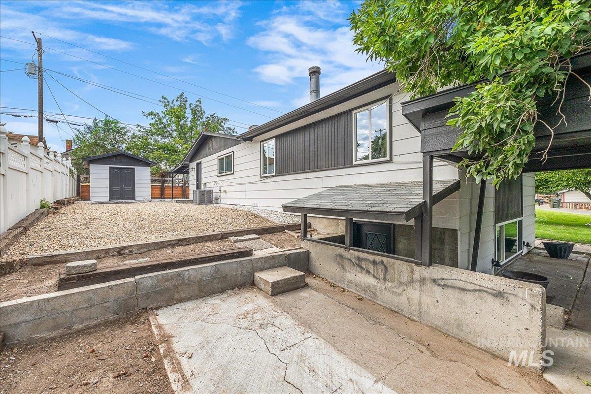 289 W Arthur, Glenns Ferry, Idaho 83623, 4 Bedrooms, 2 Bathrooms, Residential For Sale, Price $350,000, 98997576