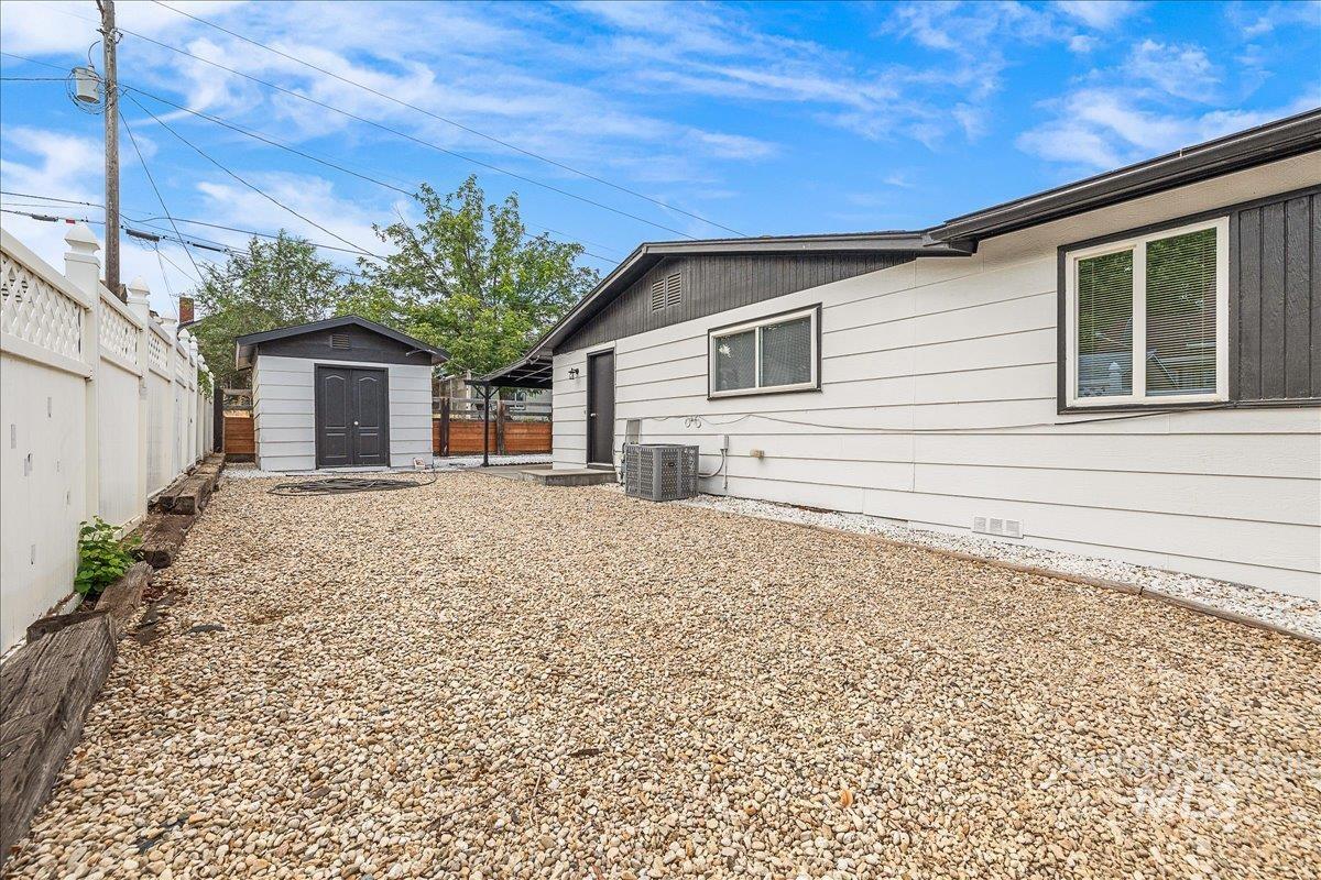 289 W Arthur, Glenns Ferry, Idaho 83623, 4 Bedrooms, 2 Bathrooms, Residential For Sale, Price $350,000, 98997576