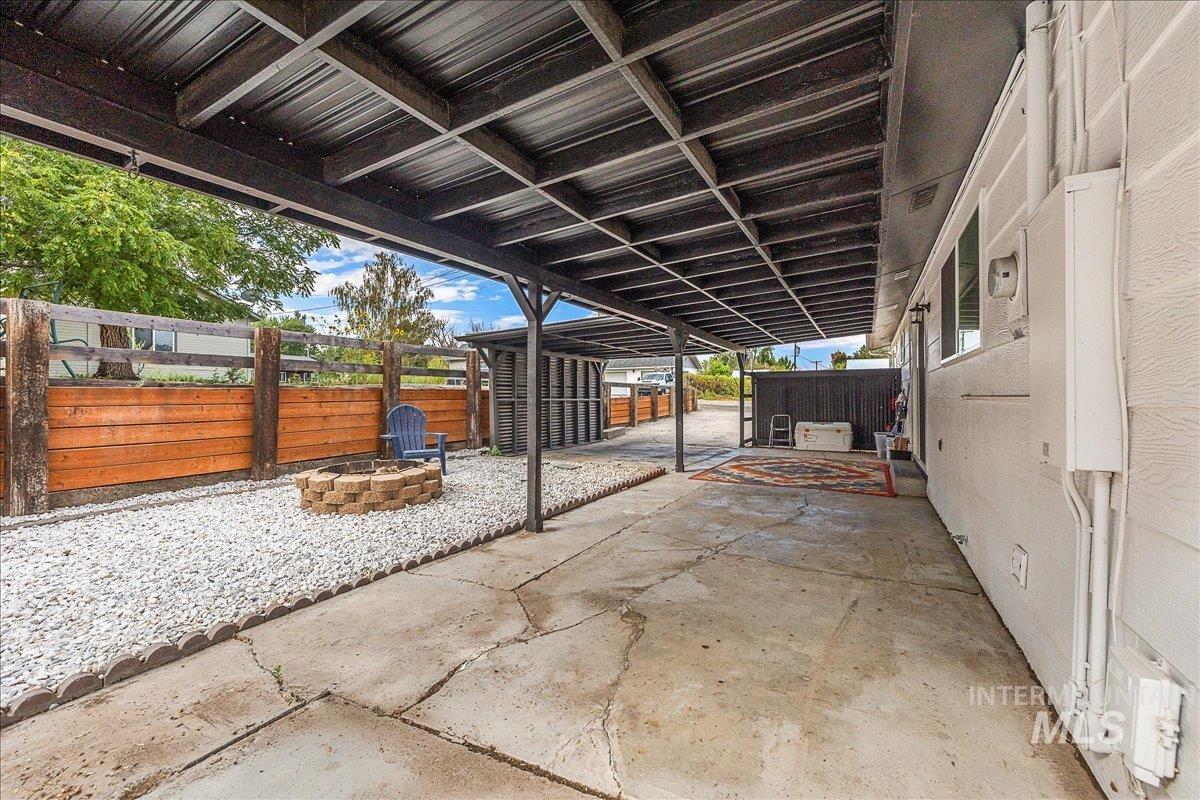 289 W Arthur, Glenns Ferry, Idaho 83623, 4 Bedrooms, 2 Bathrooms, Residential For Sale, Price $350,000, 98997576