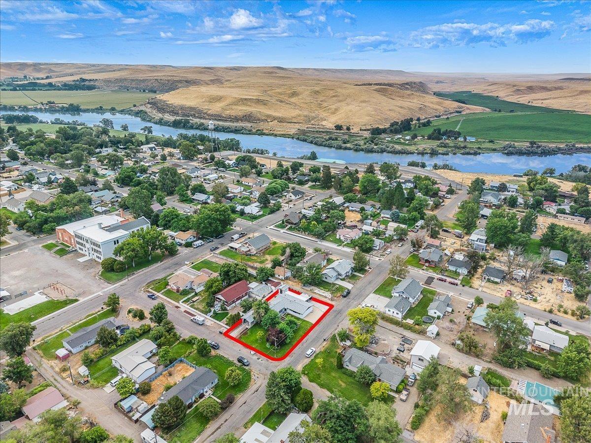 289 W Arthur, Glenns Ferry, Idaho 83623, 4 Bedrooms, 2 Bathrooms, Residential For Sale, Price $350,000, 98997576