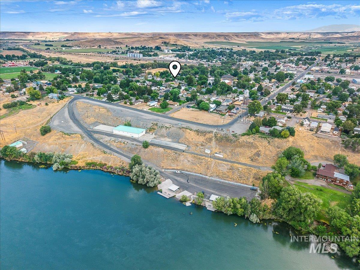 289 W Arthur, Glenns Ferry, Idaho 83623, 4 Bedrooms, 2 Bathrooms, Residential For Sale, Price $350,000, 98997576