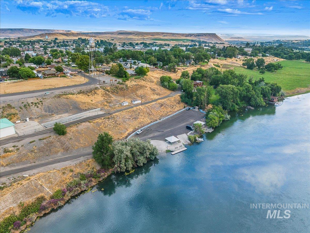 289 W Arthur, Glenns Ferry, Idaho 83623, 4 Bedrooms, 2 Bathrooms, Residential For Sale, Price $350,000, 98997576