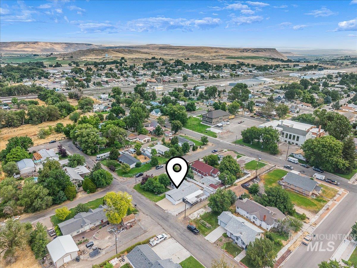 289 W Arthur, Glenns Ferry, Idaho 83623, 4 Bedrooms, 2 Bathrooms, Residential For Sale, Price $350,000, 98997576