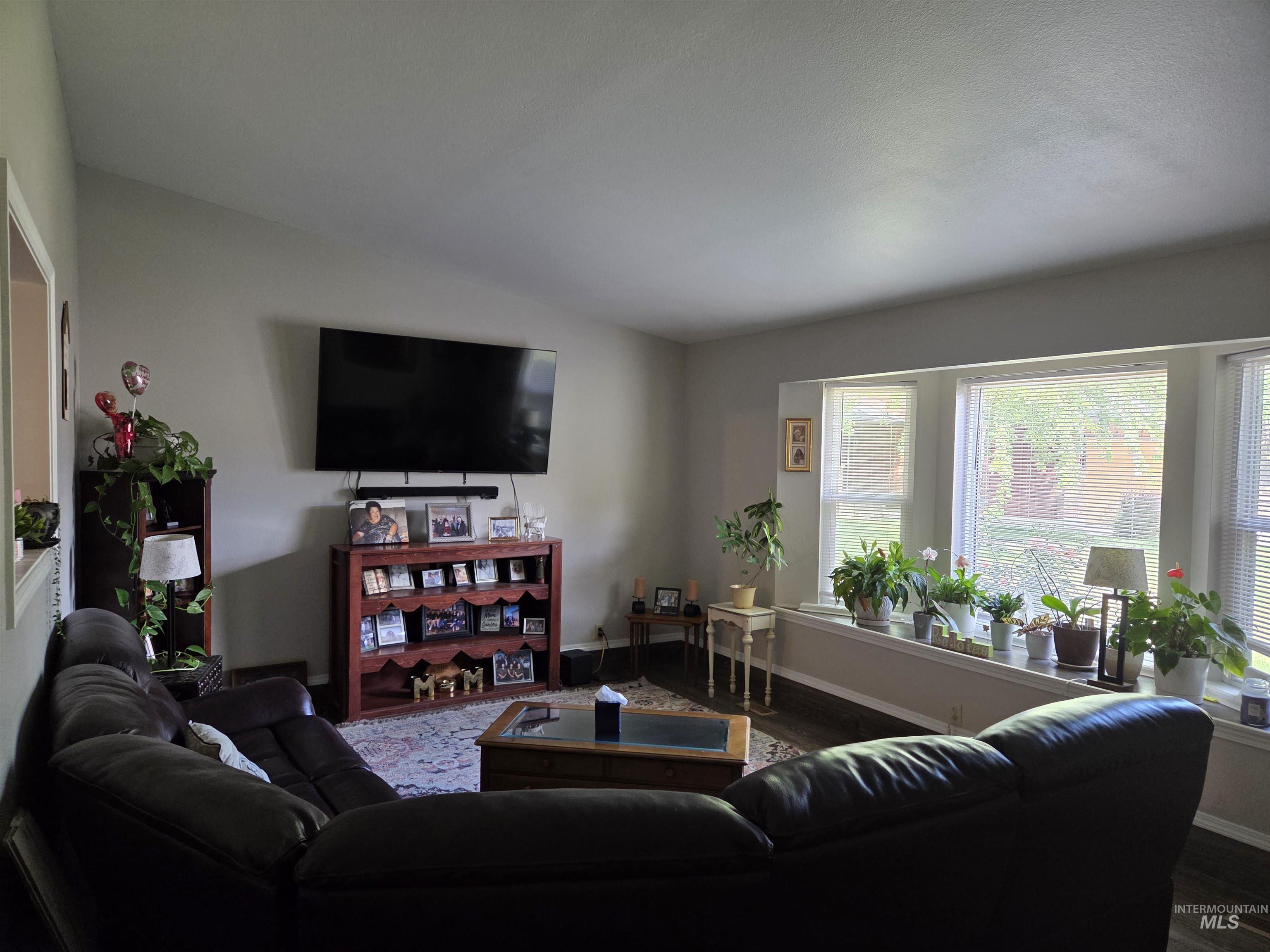 7382 W Danbury Ct, Boise, Idaho 83709, 3 Bedrooms, 2 Bathrooms, Residential For Sale, Price $404,000,MLS 98997578
