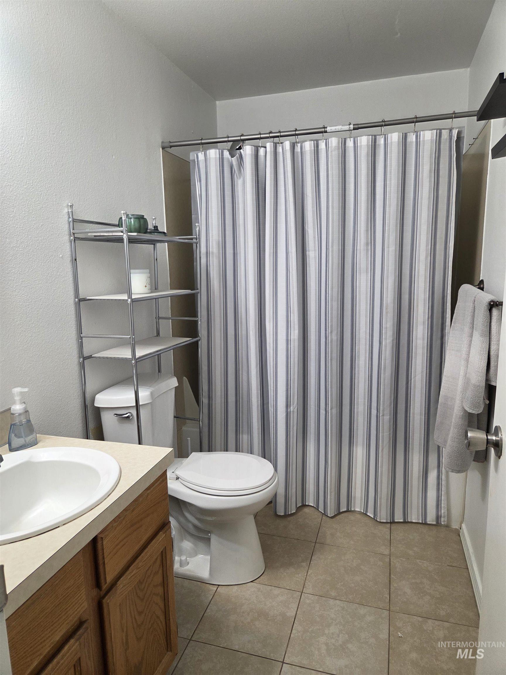 7382 W Danbury Ct, Boise, Idaho 83709, 3 Bedrooms, 2 Bathrooms, Residential For Sale, Price $404,000,MLS 98997578