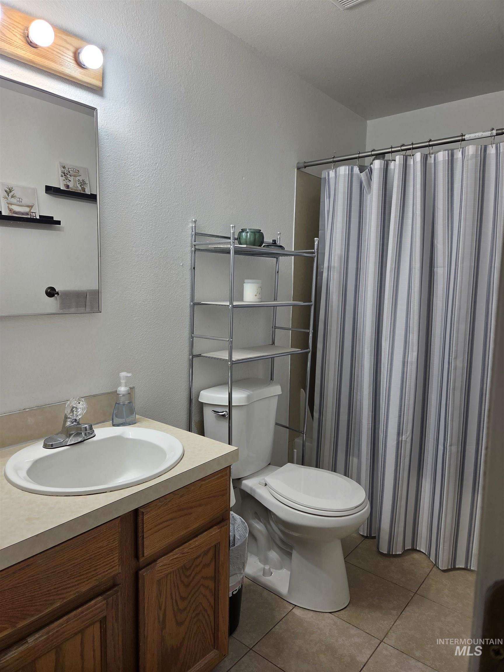 7382 W Danbury Ct, Boise, Idaho 83709, 3 Bedrooms, 2 Bathrooms, Residential For Sale, Price $404,000,MLS 98997578