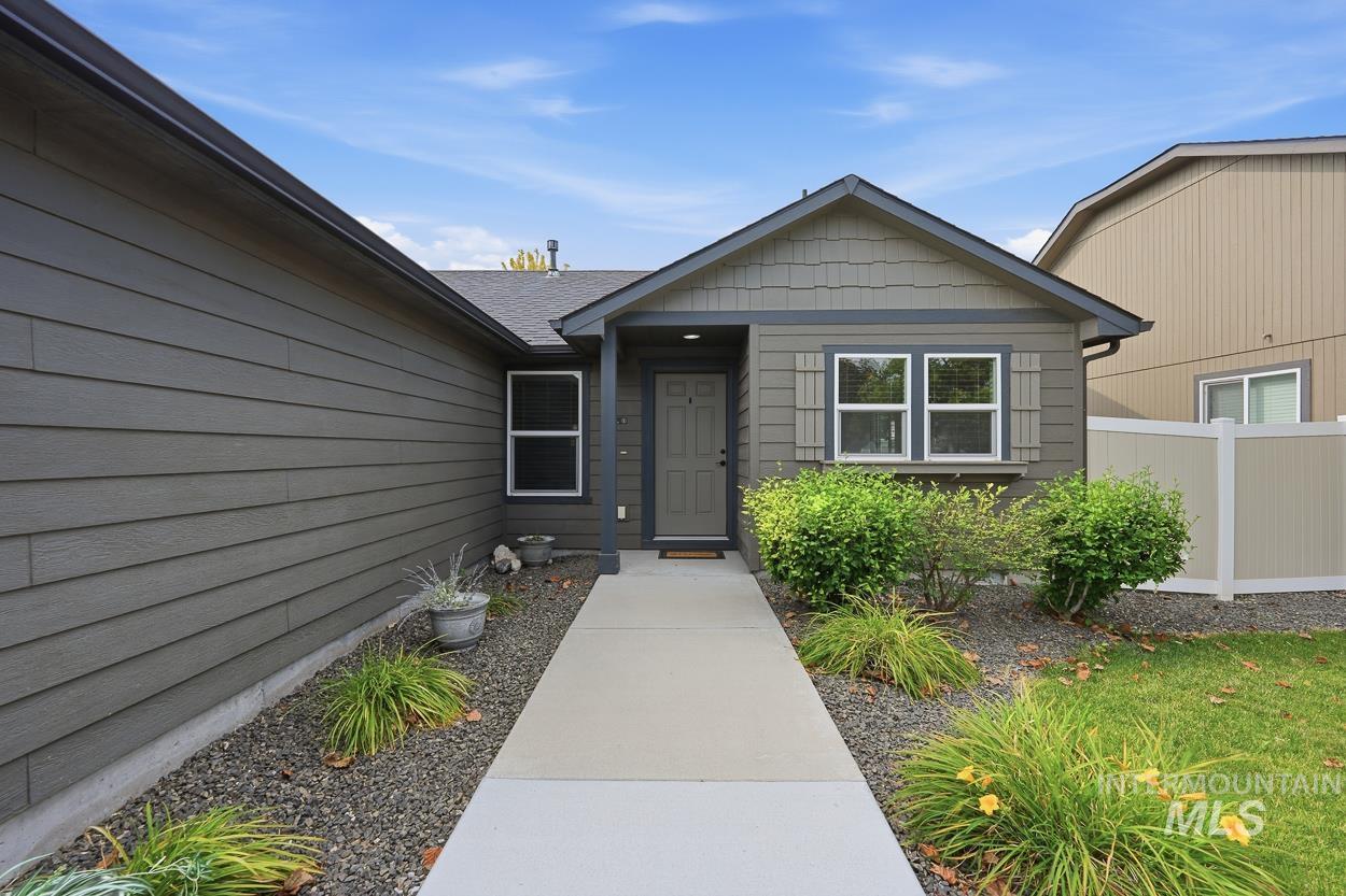 3885 S Windy Ridge Dr, Nampa, Idaho 83686, 3 Bedrooms, 2 Bathrooms, Residential For Sale, Price $369,900,MLS 98997579