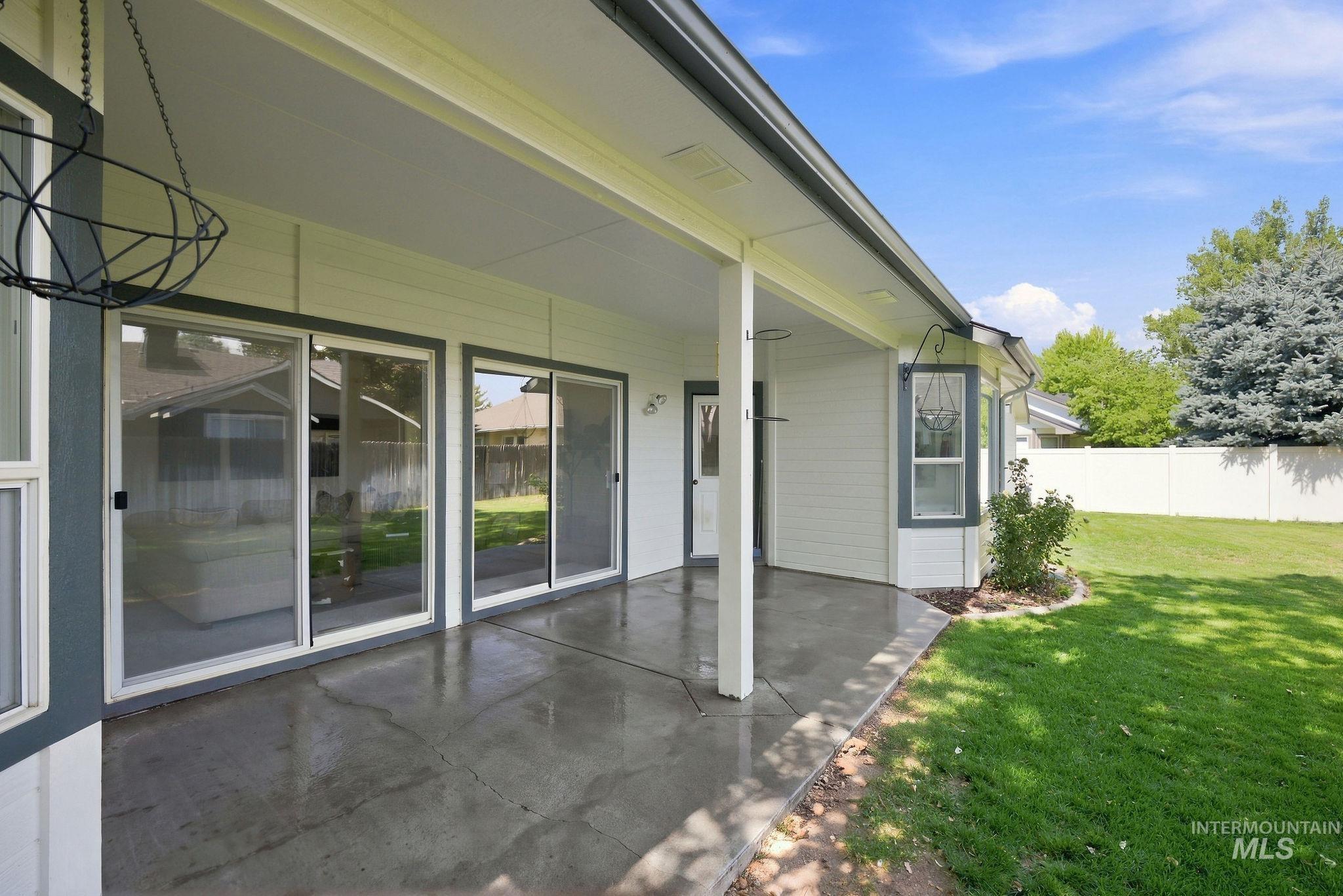 1720 N Summertree Way, Meridian, Idaho 83646, 3 Bedrooms, 2 Bathrooms, Residential For Sale, Price $629,000, 98997581