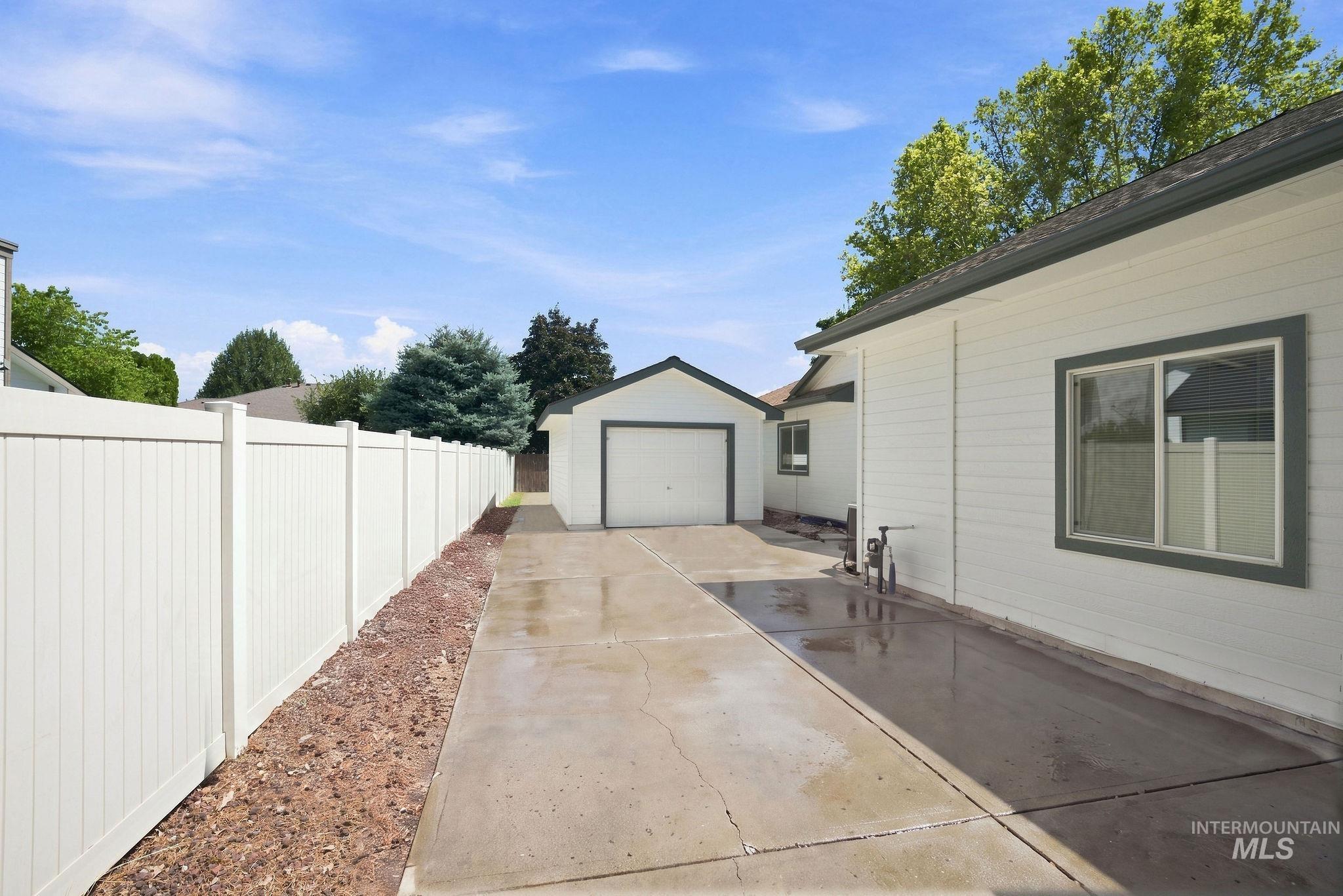 1720 N Summertree Way, Meridian, Idaho 83646, 3 Bedrooms, 2 Bathrooms, Residential For Sale, Price $629,000, 98997581